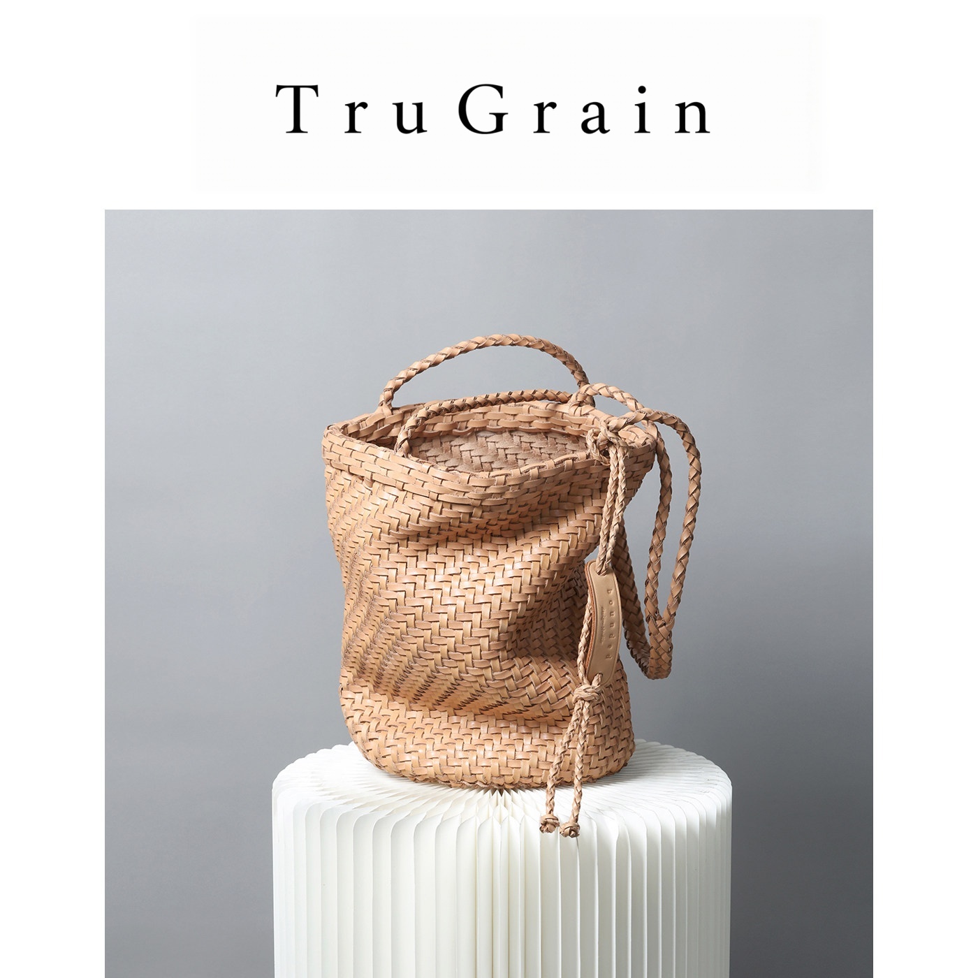 TG-002 — Handwoven Genuine Leather Bucket Bag